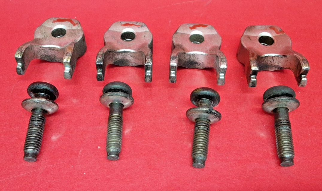 2007 Mazda CX7 CX-7 Fuel Injector Hold Down Bracket Set of 4
