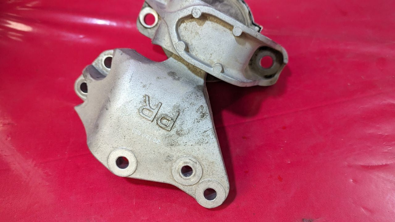 2022-2024 Mitsubishi Outlander LEFT DRIVER Engine Mount Bracket - 26k Miles