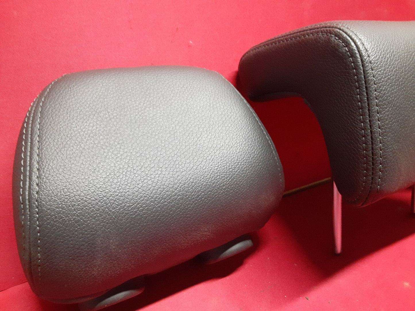 2011 - 2013 Kia Sorento REAR 2nd Row Headrest SET Black Leather 89700-1U120L-AA