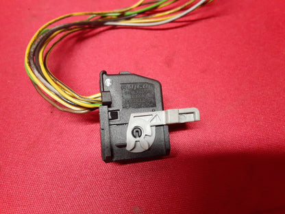 2003 - 2006 Range Rover HSE Headlight Switch w/ Auto Lamps YUD500880PUY  PIGTAIL