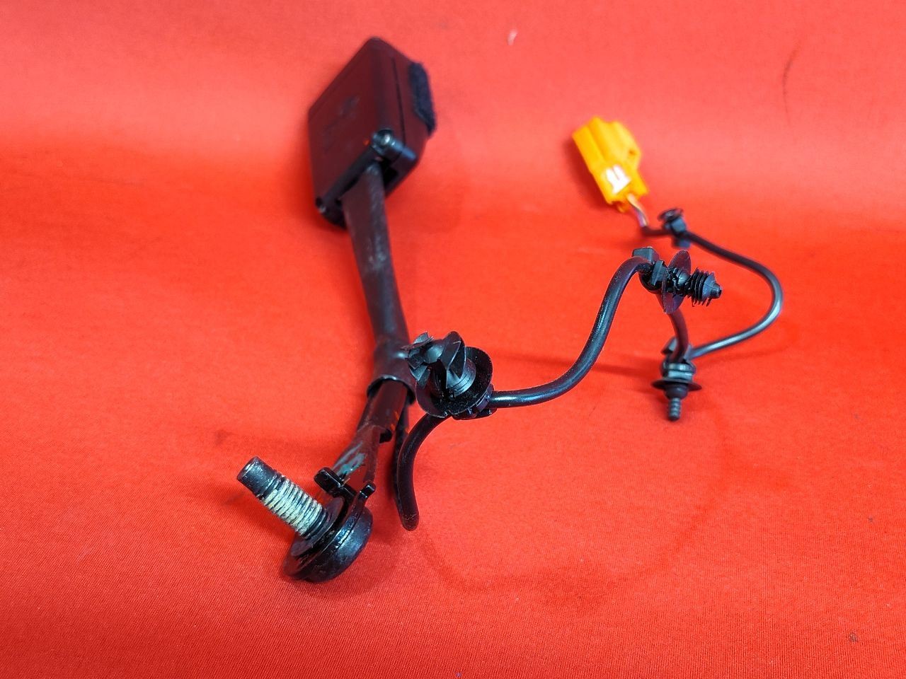 2017-2019 Range Rover Evoque Front Left or Right Seat Belt Buckle Receptacle