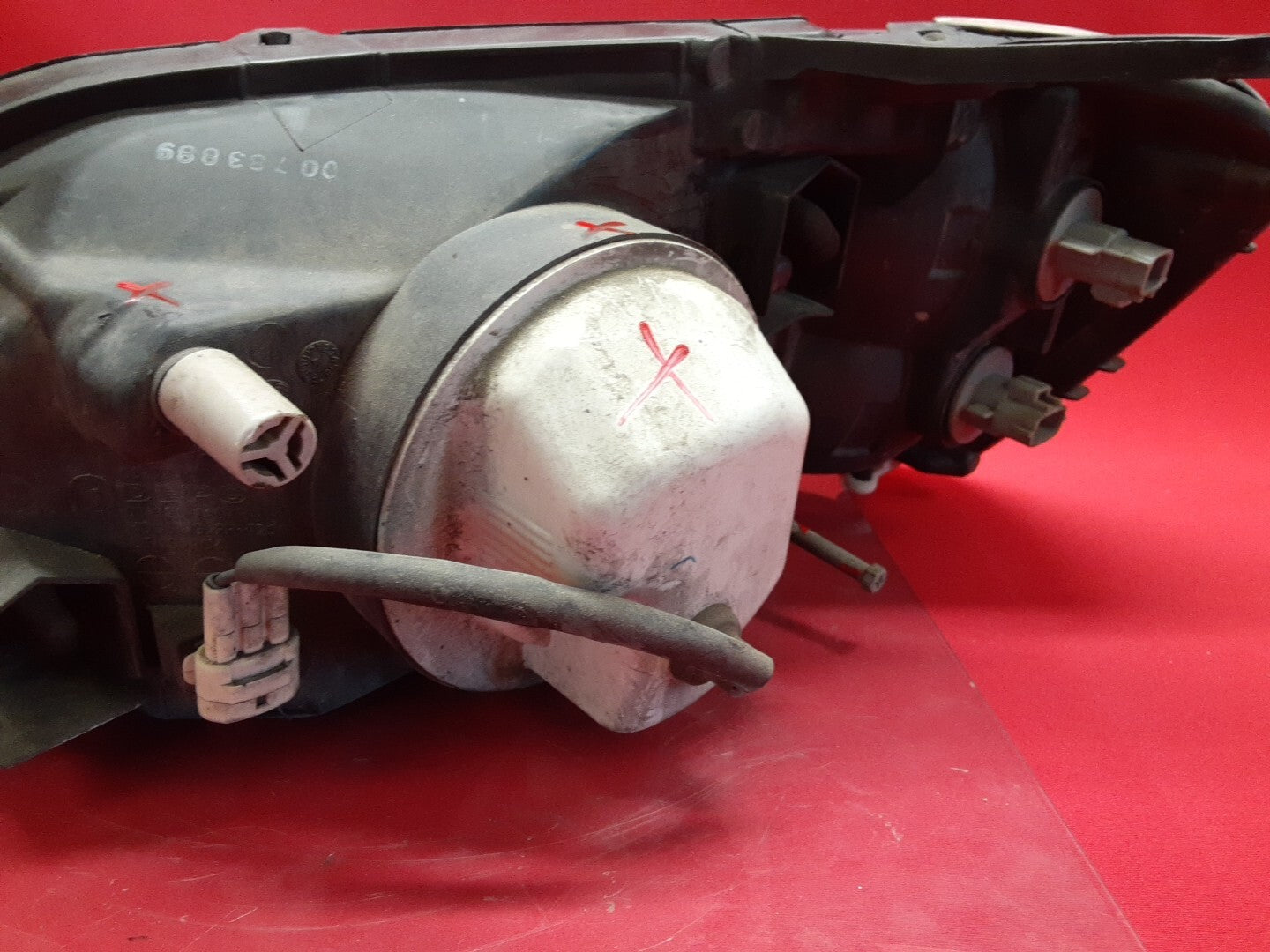 2000-2006 Subaru Outback Front Right Passenger Headlight Assembly 84001AE14A