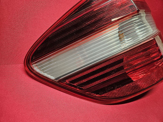 2002-2011 ML-Class SUV Base LEFT DRIVER Outer Quarter Mounted Tail Light Lamp