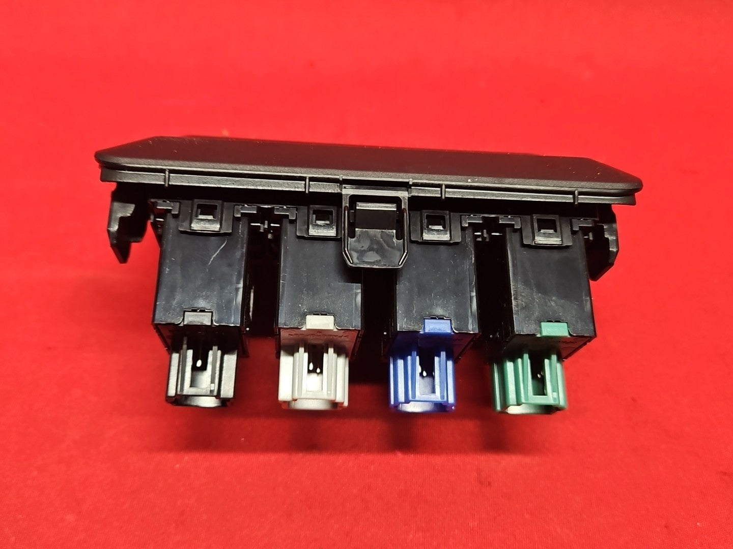 2015 - 2019 Subaru Legacy - Dash Panel Switch Cluster / Assembly - Trunk / SRF
